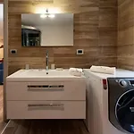 White Con Parcheggio Privato