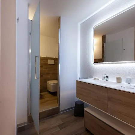 White Con Parcheggio Privato 4*