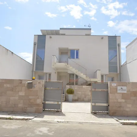 White Con Parcheggio Privato Bed & Breakfast
