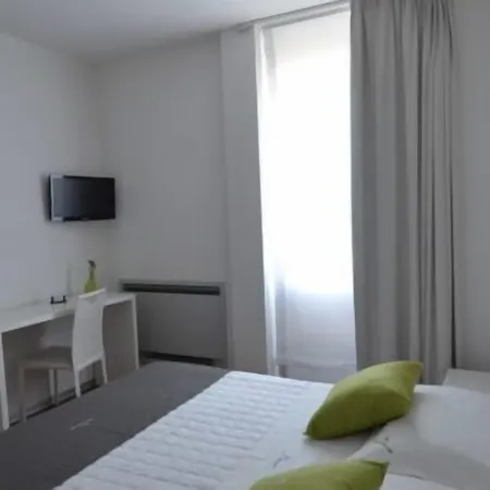 White Con Parcheggio Privato Bed & Breakfast