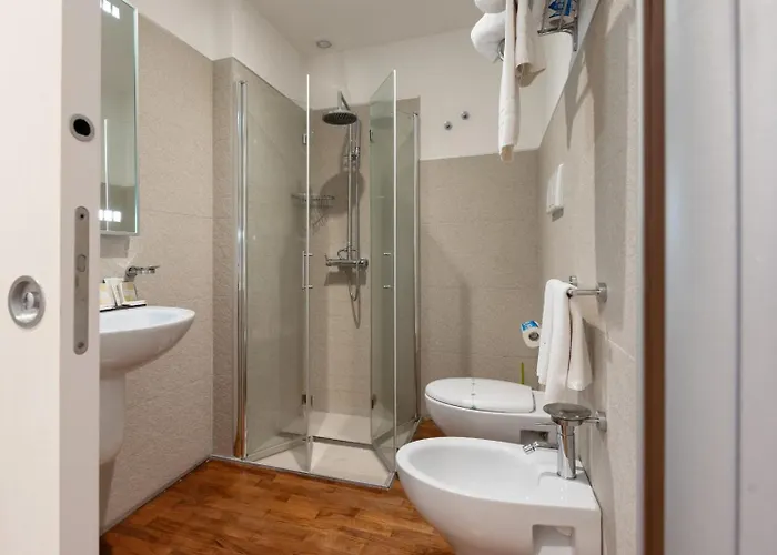 Couette-café White Con Parcheggio Privato 4*