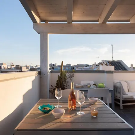 White Con Parcheggio Privato