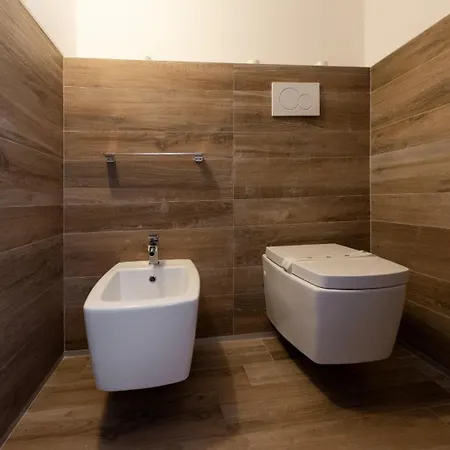 White Con Parcheggio Privato Panzió 4*