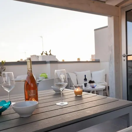 White Con Parcheggio Privato 4*