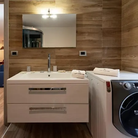 White Con Parcheggio Privato