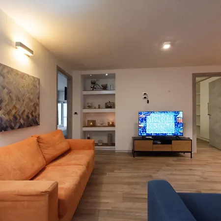 White Con Parcheggio Privato Panzió