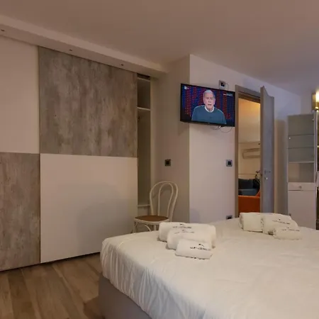 White Con Parcheggio Privato 4*