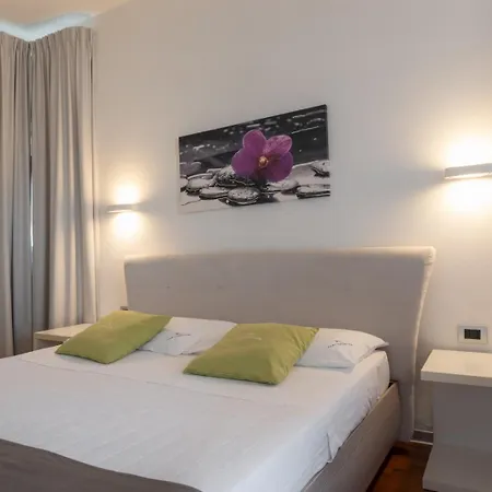 Panzió White Con Parcheggio Privato 4*