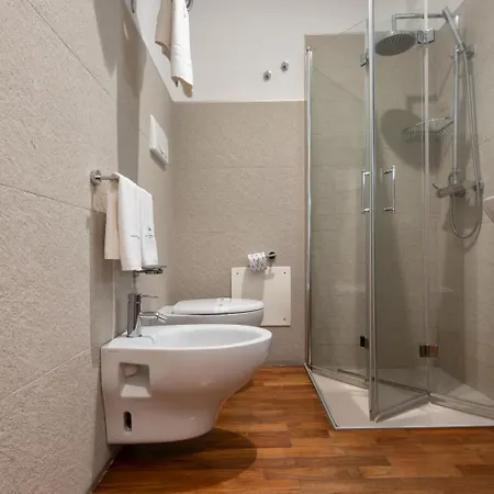 White Con Parcheggio Privato Panzió