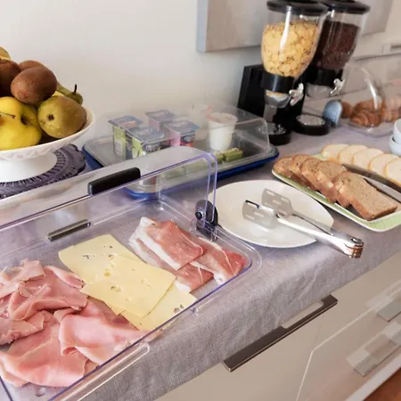 White Con Parcheggio Privato