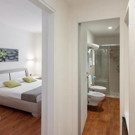 White Con Parcheggio Privato 4*