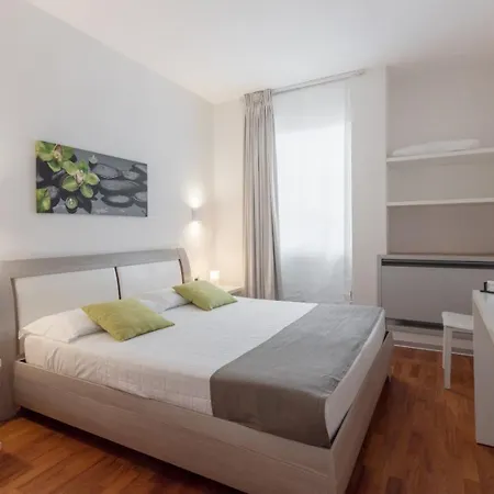 White Con Parcheggio Privato Panzió