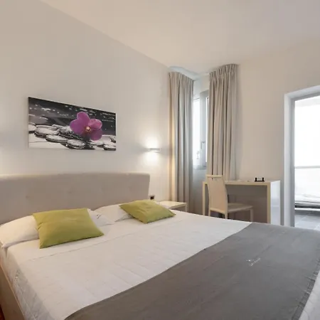 White Con Parcheggio Privato Couette-café Porto Cesareo
