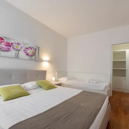 White Con Parcheggio Privato
