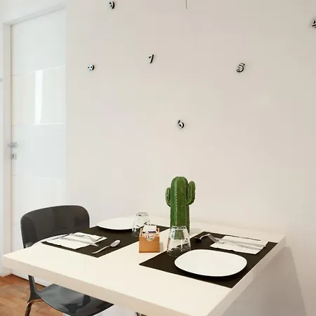 White Con Parcheggio Privato Couette-café *