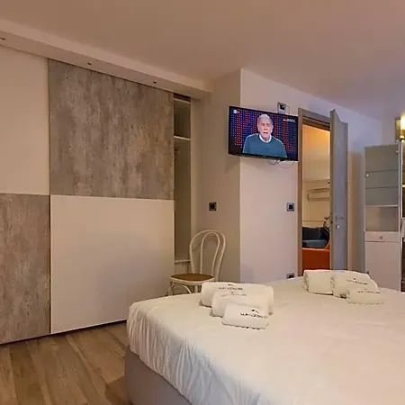 White Con Parcheggio Privato Bed & Breakfast 4*