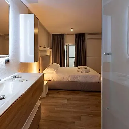 White Con Parcheggio Privato Bed & Breakfast 4*