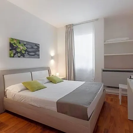 White Con Parcheggio Privato Panzió