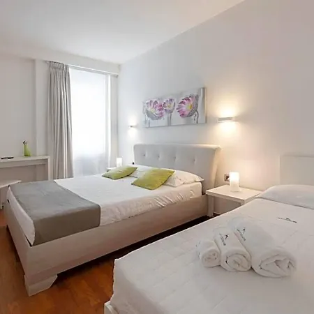 Panzió White Con Parcheggio Privato 4*