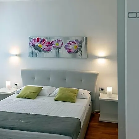 White Con Parcheggio Privato Panzió 4*