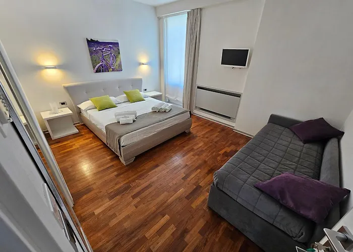 White Con Parcheggio Privato Panzió