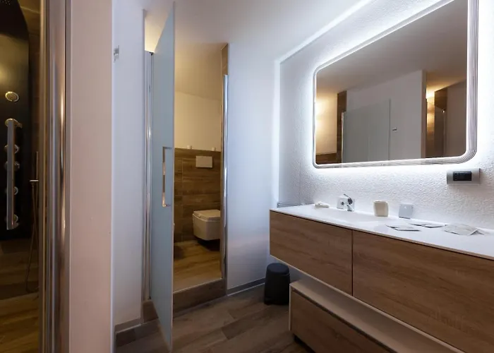 White Con Parcheggio Privato 4*