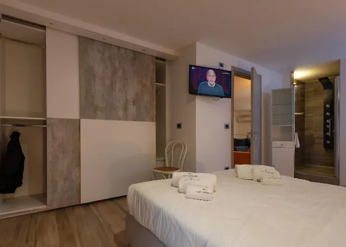 White Con Parcheggio Privato 4*