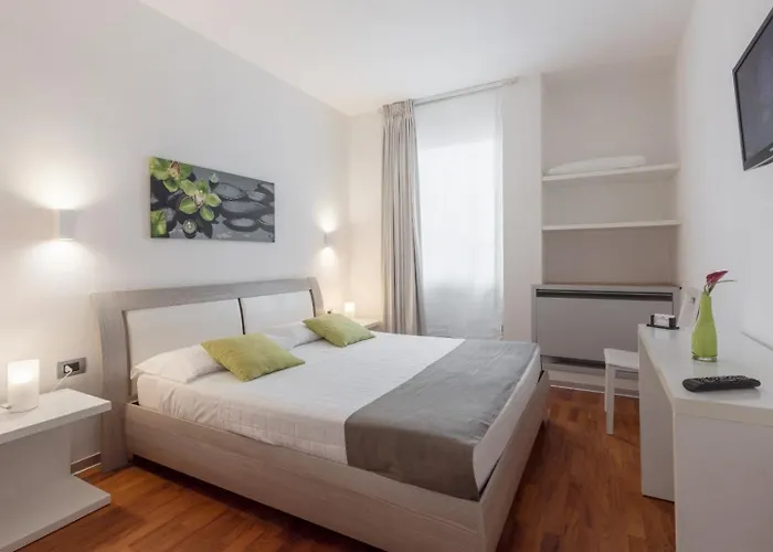 White Con Parcheggio Privato Panzió