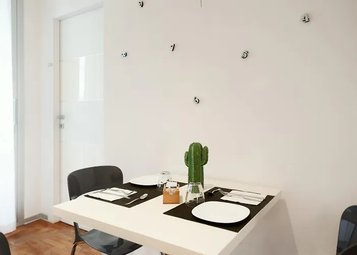 White Con Parcheggio Privato Bed & Breakfast 4*