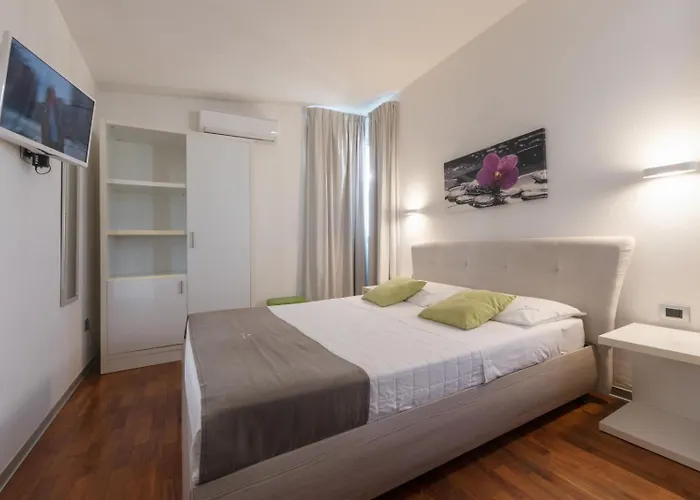 White Con Parcheggio Privato 4*